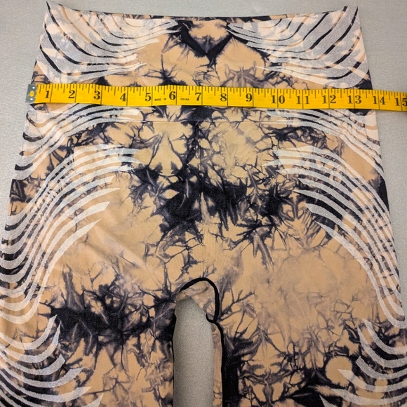 NWOT Athleta Motivate Seamless Tank & Shorts Black Tan Tie-dye Size Medium - Picture 10 of 16